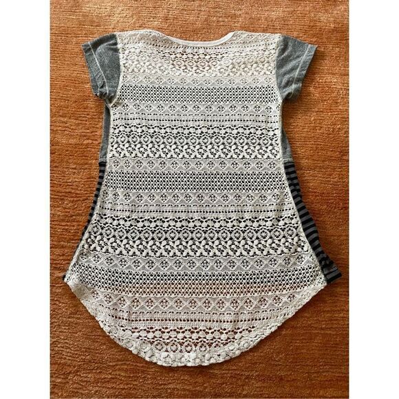 Poof lace back T-shirt - Picture 2 of 5